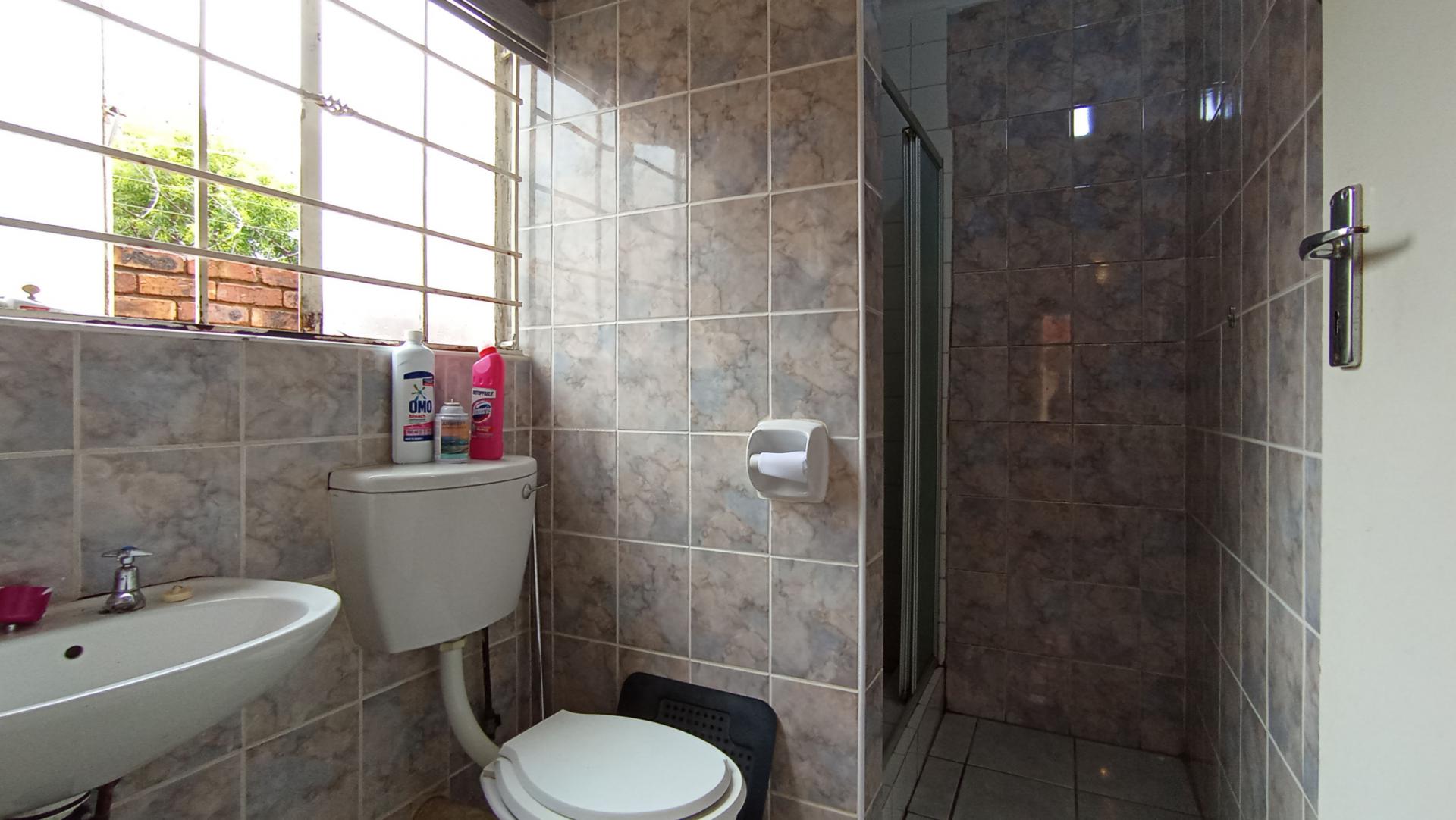 Main Bathroom - 5 square meters of property in Ormonde