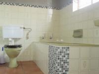 Main Bathroom - 5 square meters of property in Birchleigh North
