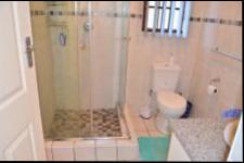 Bathroom 1 - 5 square meters of property in Umtentweni