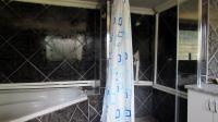 Main Bathroom - 13 square meters of property in Emalahleni (Witbank) 