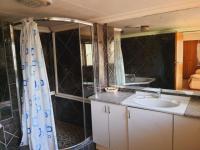 Main Bathroom - 13 square meters of property in Emalahleni (Witbank) 
