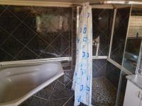 Main Bathroom - 13 square meters of property in Emalahleni (Witbank) 