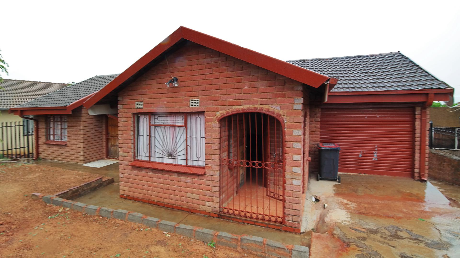 Front View of property in Soshanguve