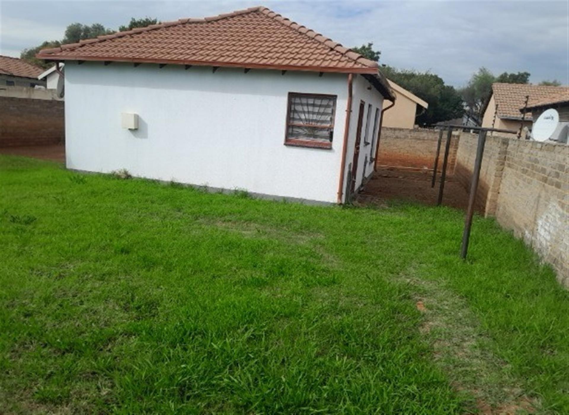 Front View of property in Dawn Park