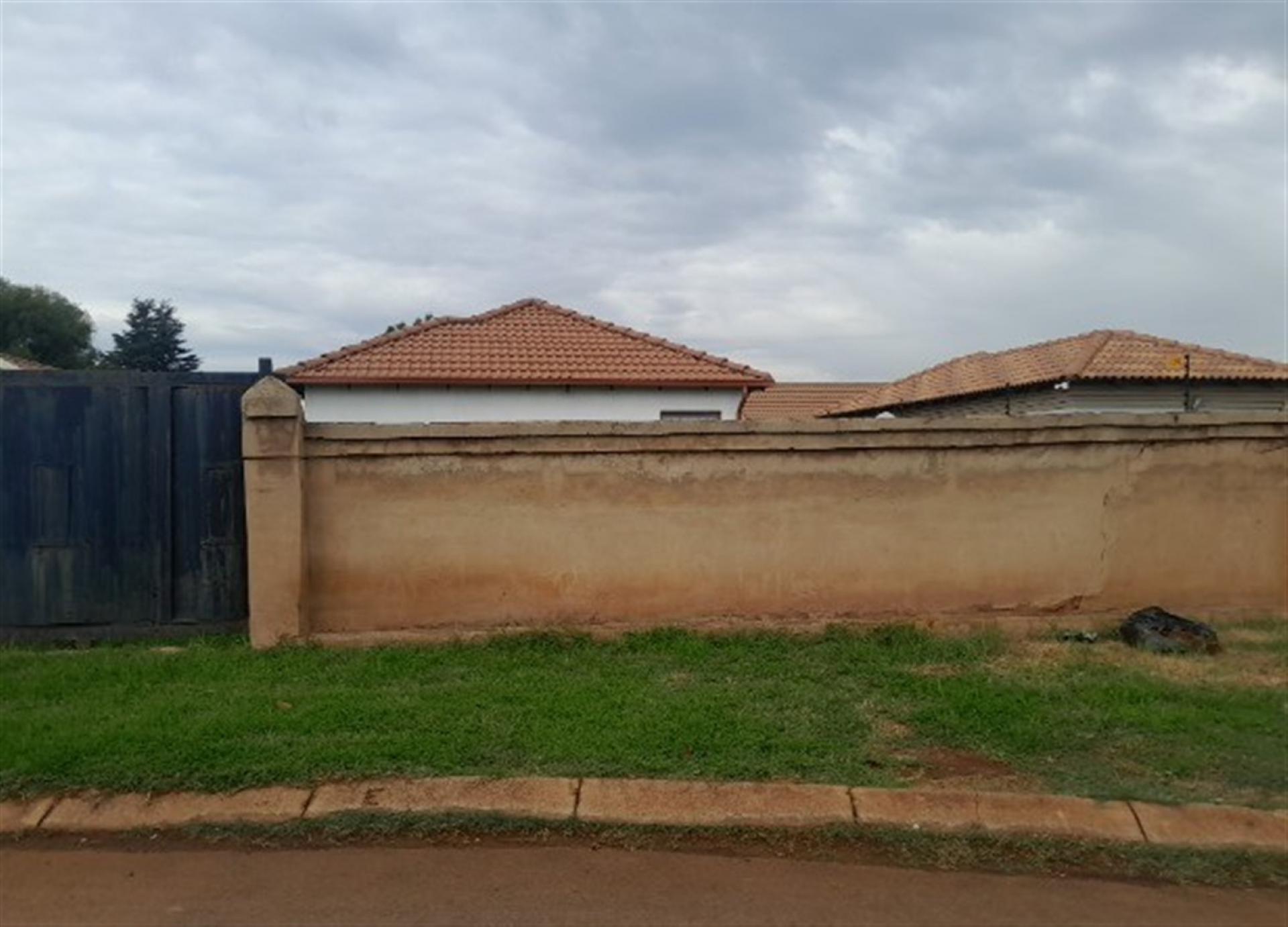 Front View of property in Dawn Park