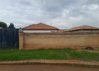 Front View of property in Dawn Park