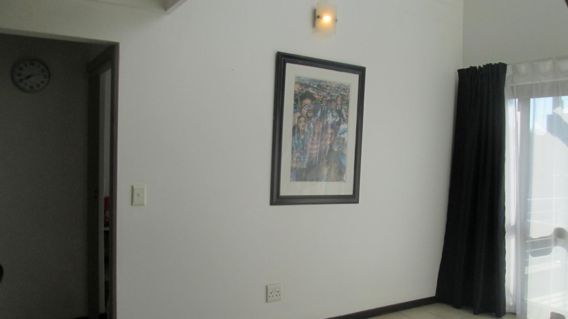 Lounges - 15 square meters of property in Lone Hill