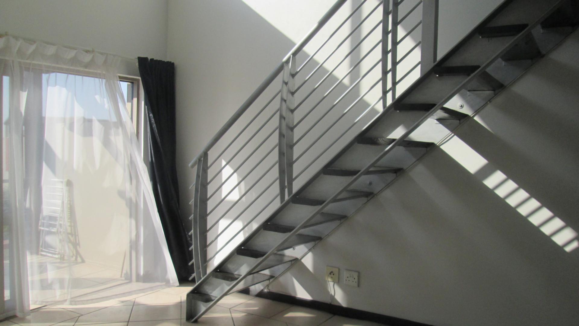 Lounges - 15 square meters of property in Lone Hill