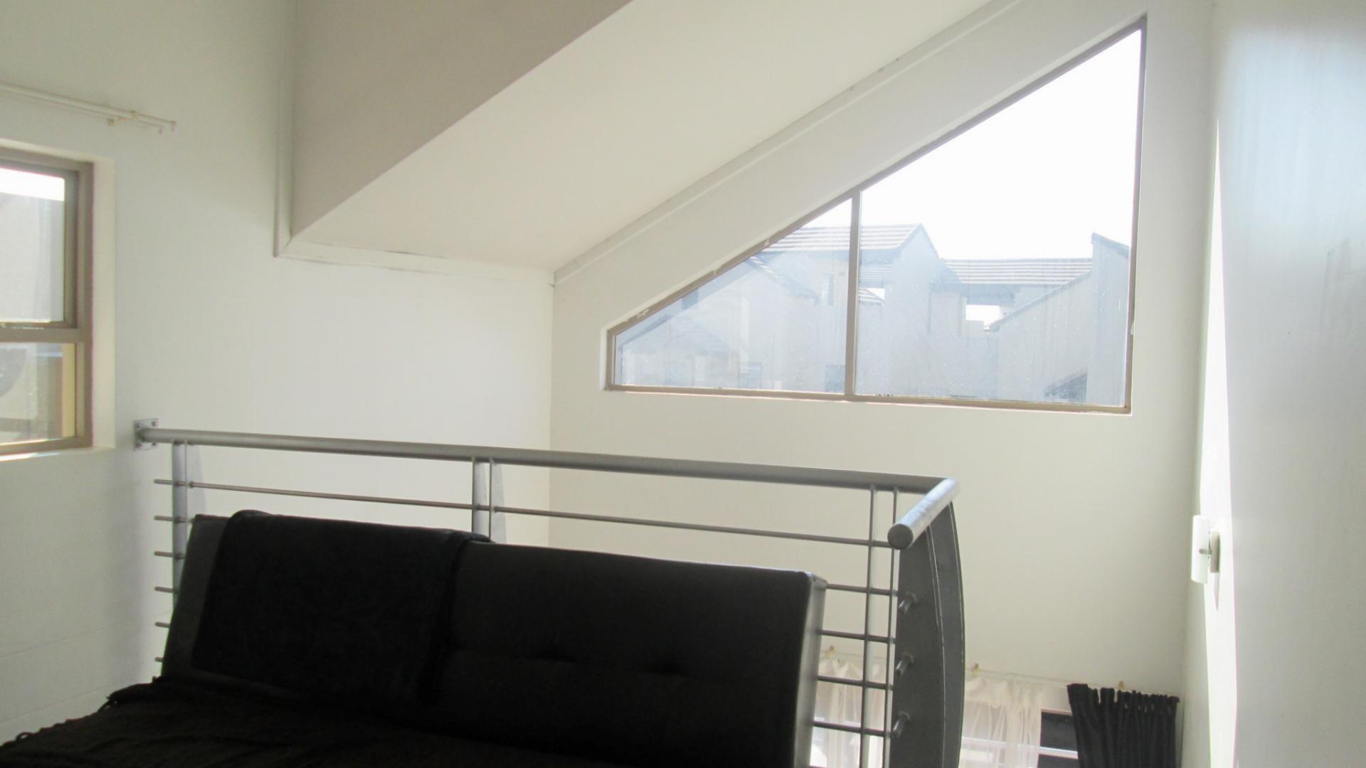 Rooms - 13 square meters of property in Lone Hill