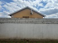 Front View of property in Vredebos