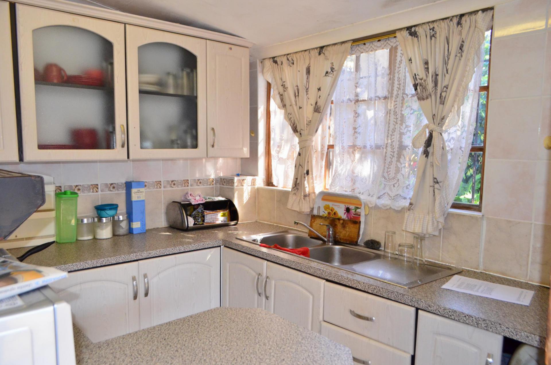 Kitchen - 38 square meters of property in Hibberdene