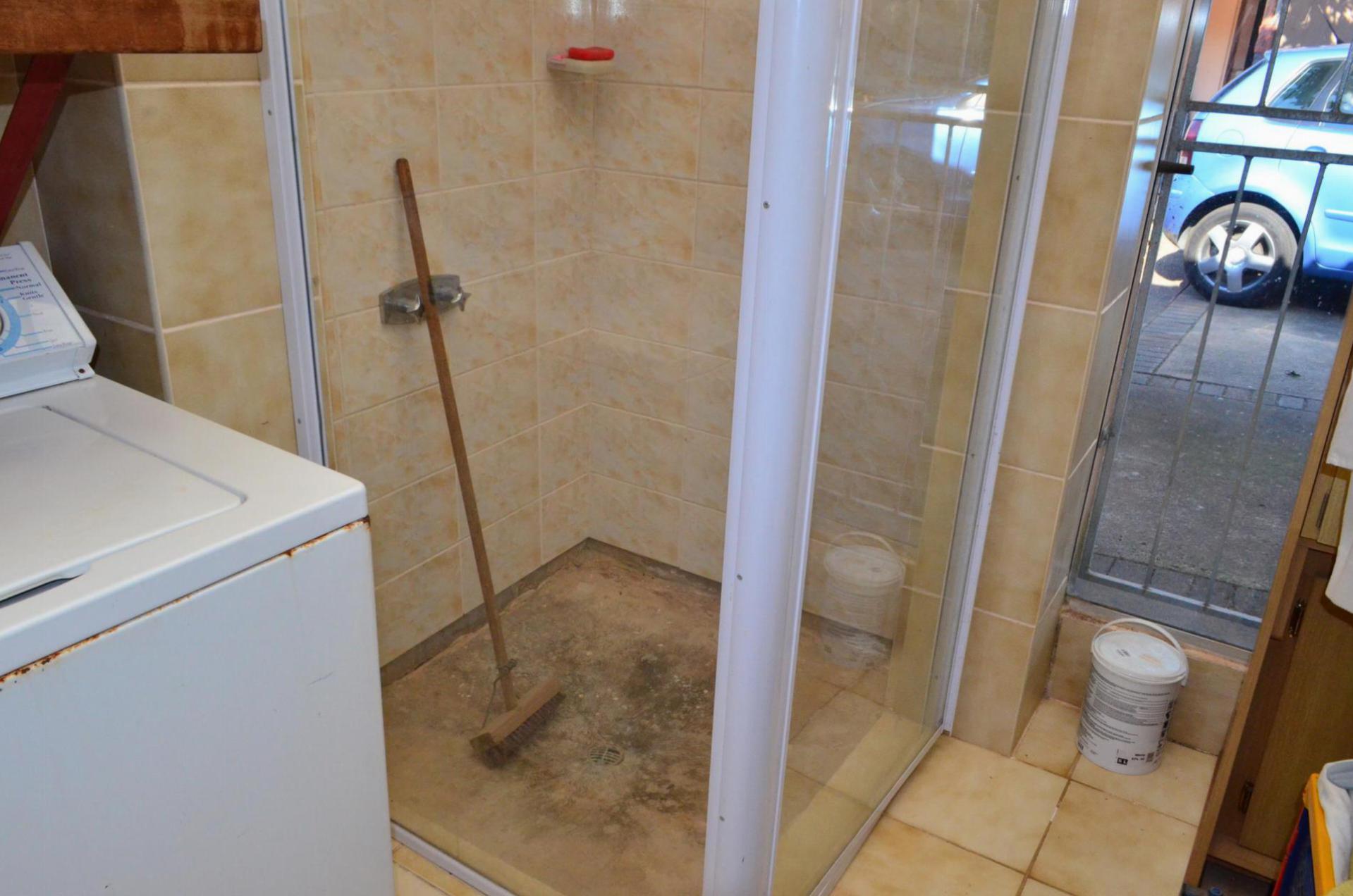 Scullery - 14 square meters of property in Hibberdene