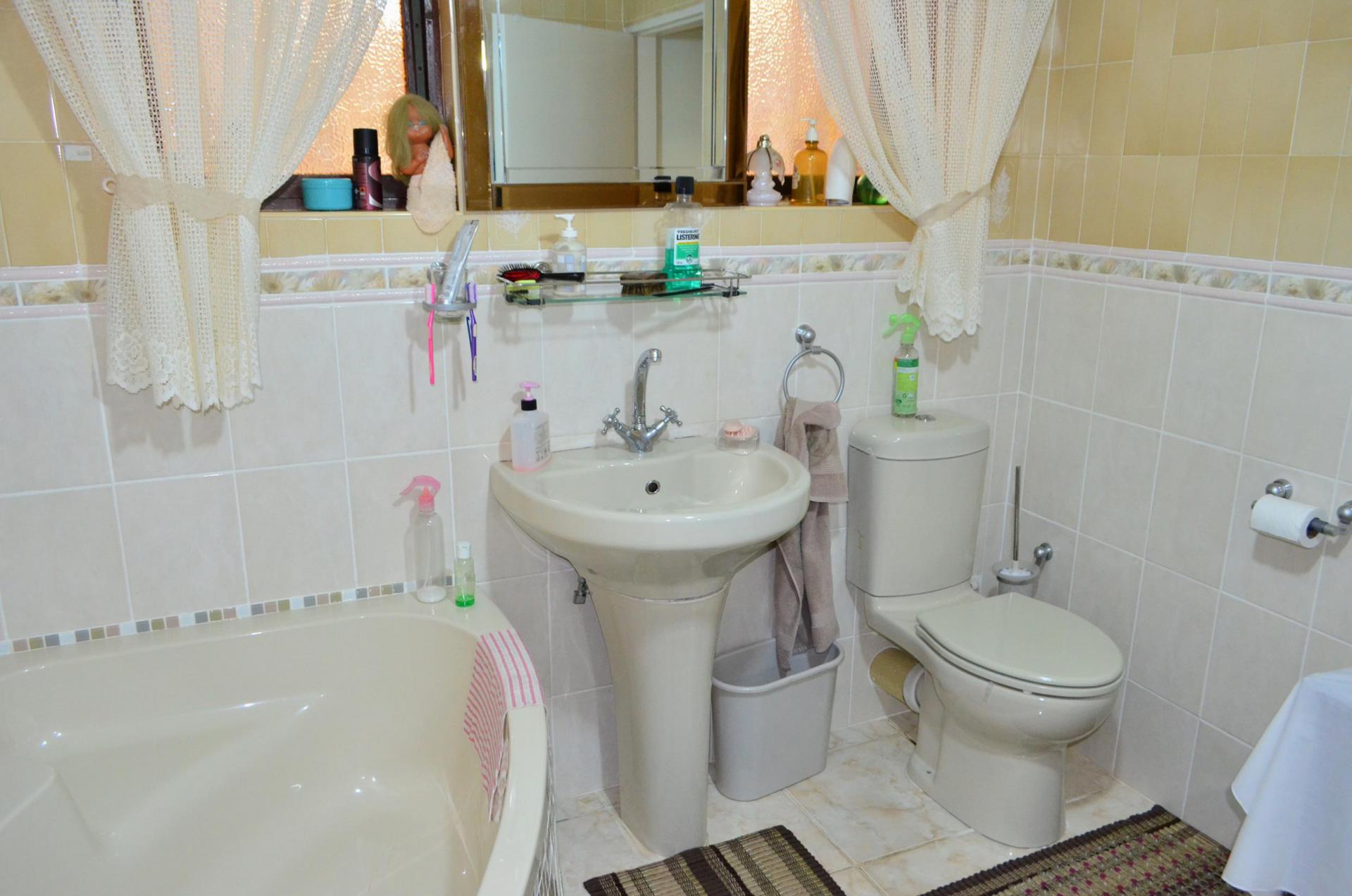 Main Bathroom of property in Hibberdene