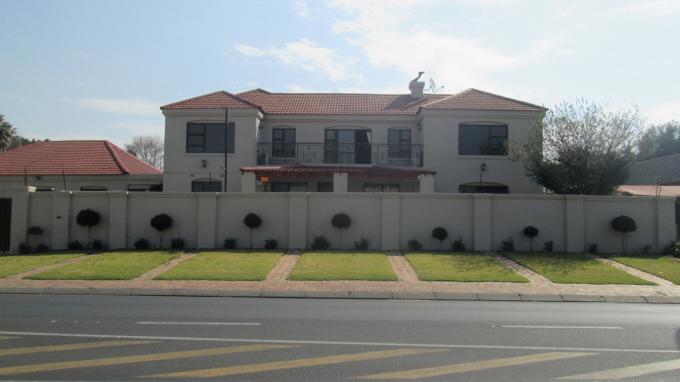 6 Bedroom House for Sale For Sale in Van Riebeeckpark - Home Sell - MR162198