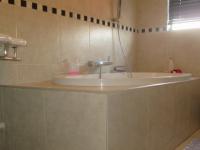 Bathroom 3+ - 10 square meters of property in Van Riebeeckpark