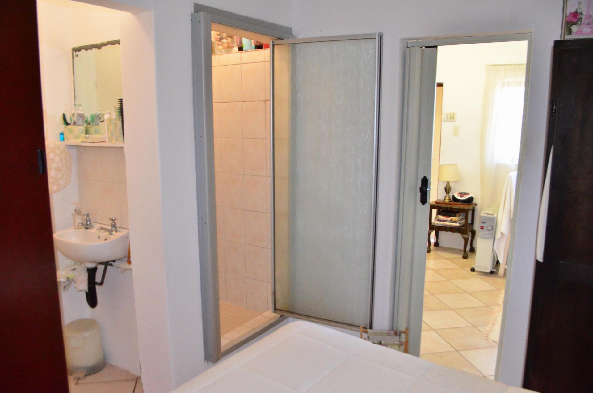 Bed Room 3 - 10 square meters of property in Scottburgh