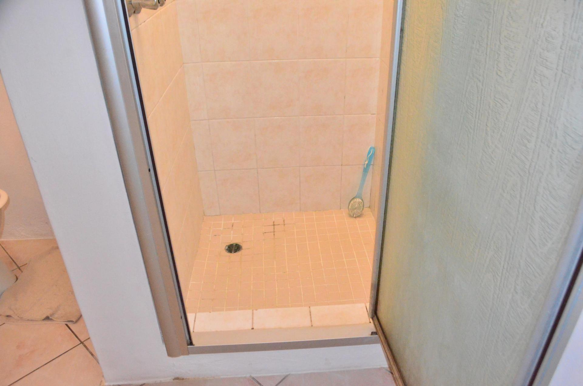 Bathroom 2 - 3 square meters of property in Scottburgh