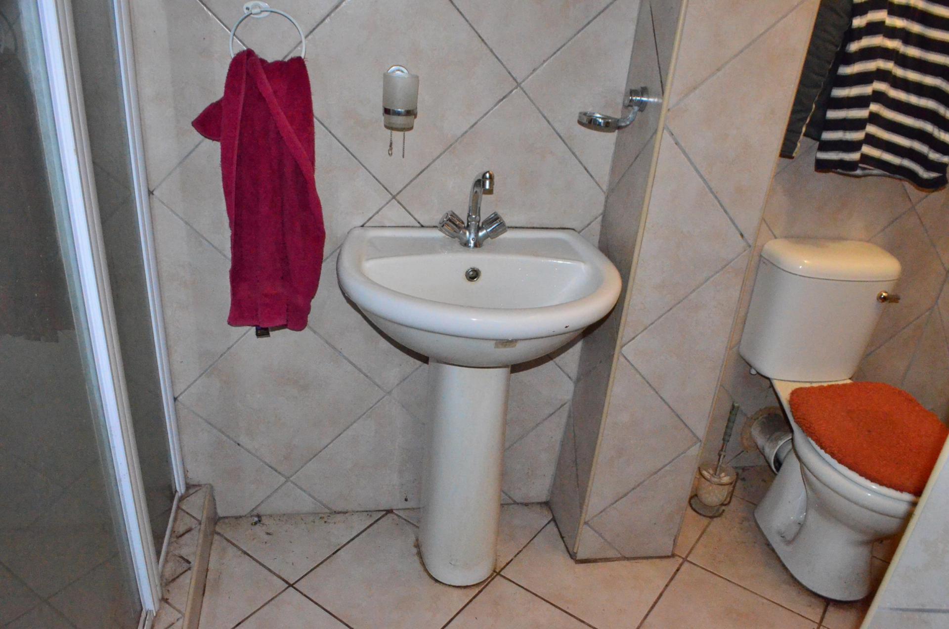 Bathroom 3+ - 8 square meters of property in Scottburgh