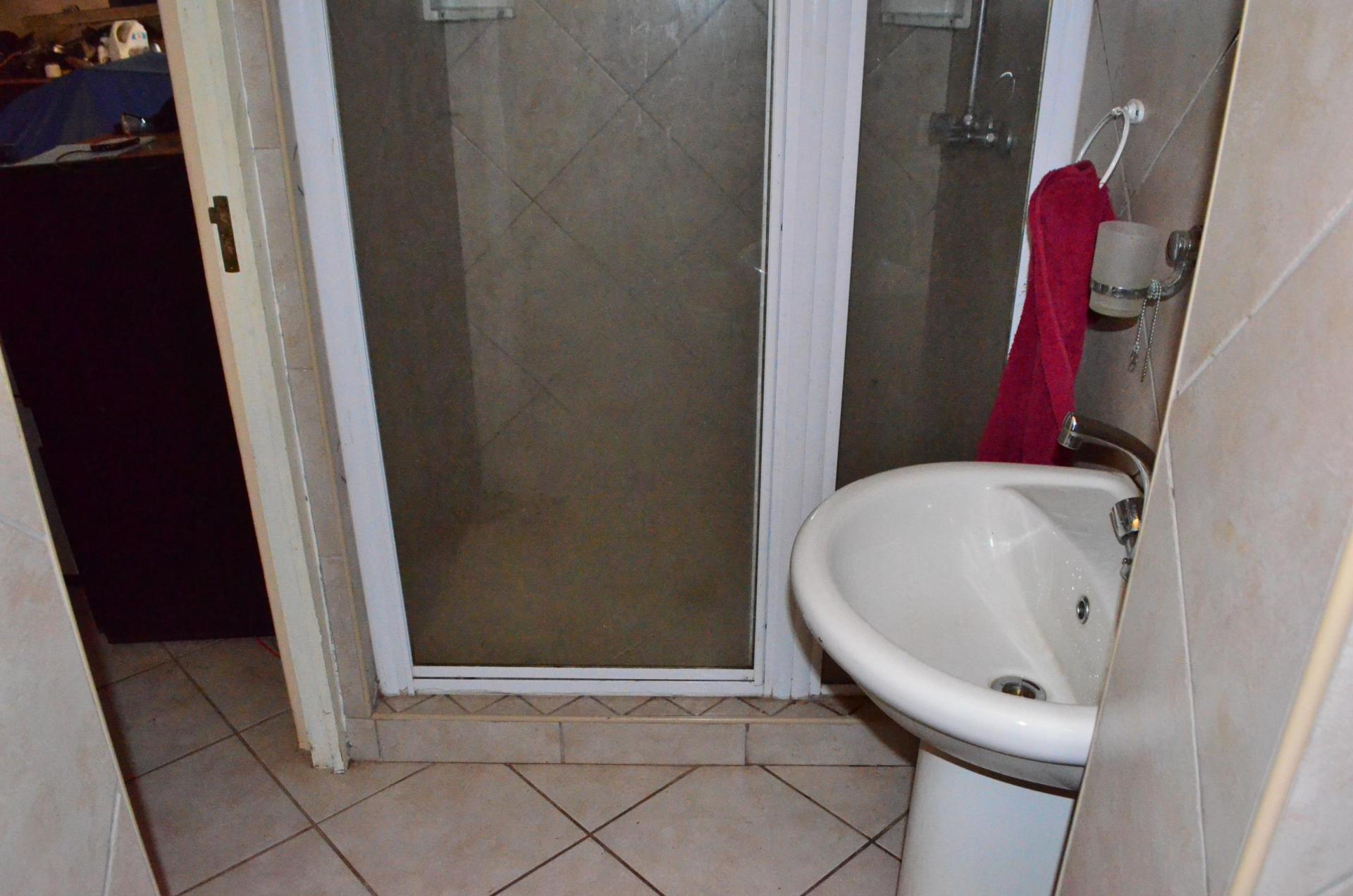 Bathroom 3+ - 8 square meters of property in Scottburgh