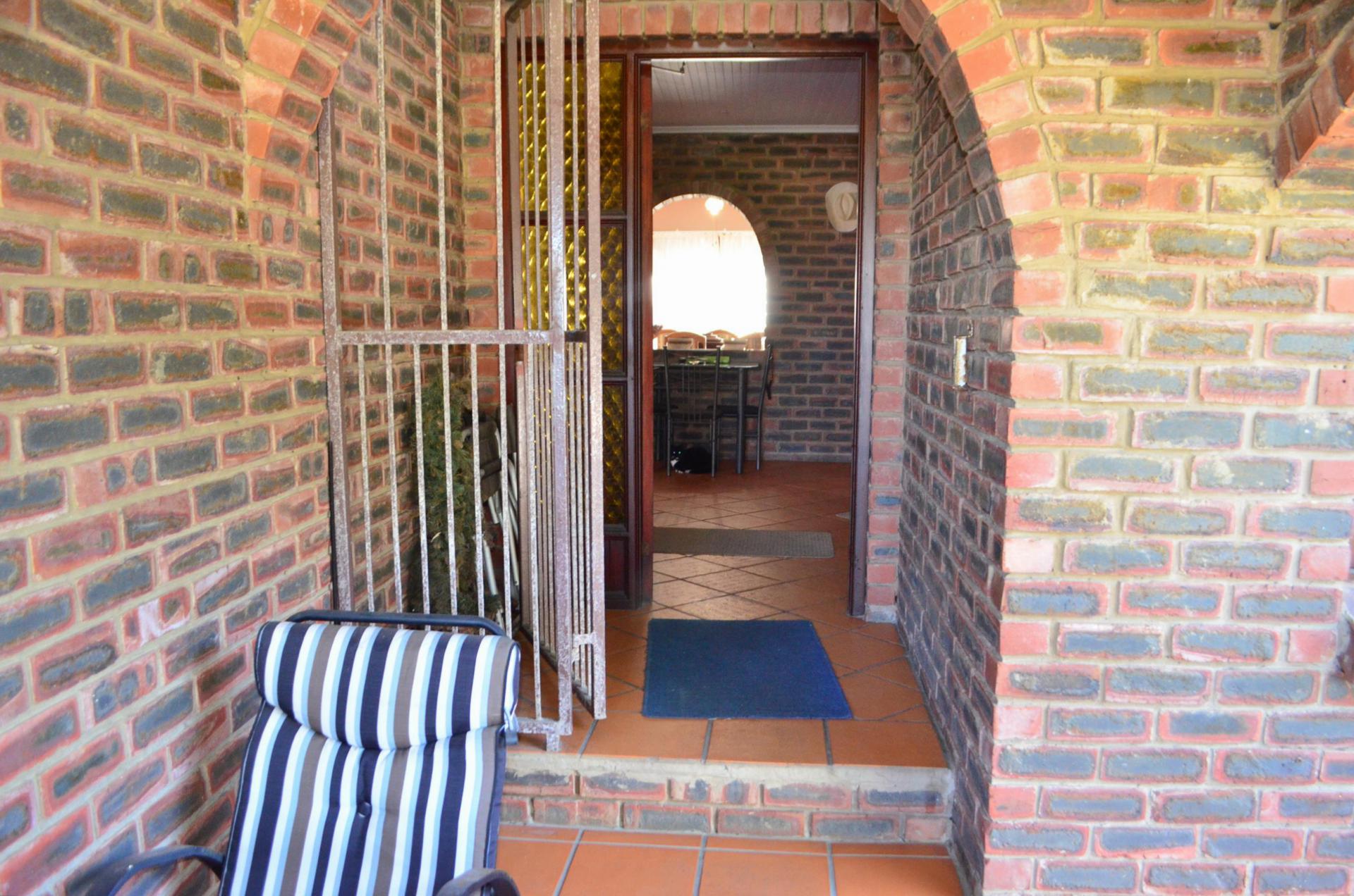 Spaces - 39 square meters of property in Scottburgh