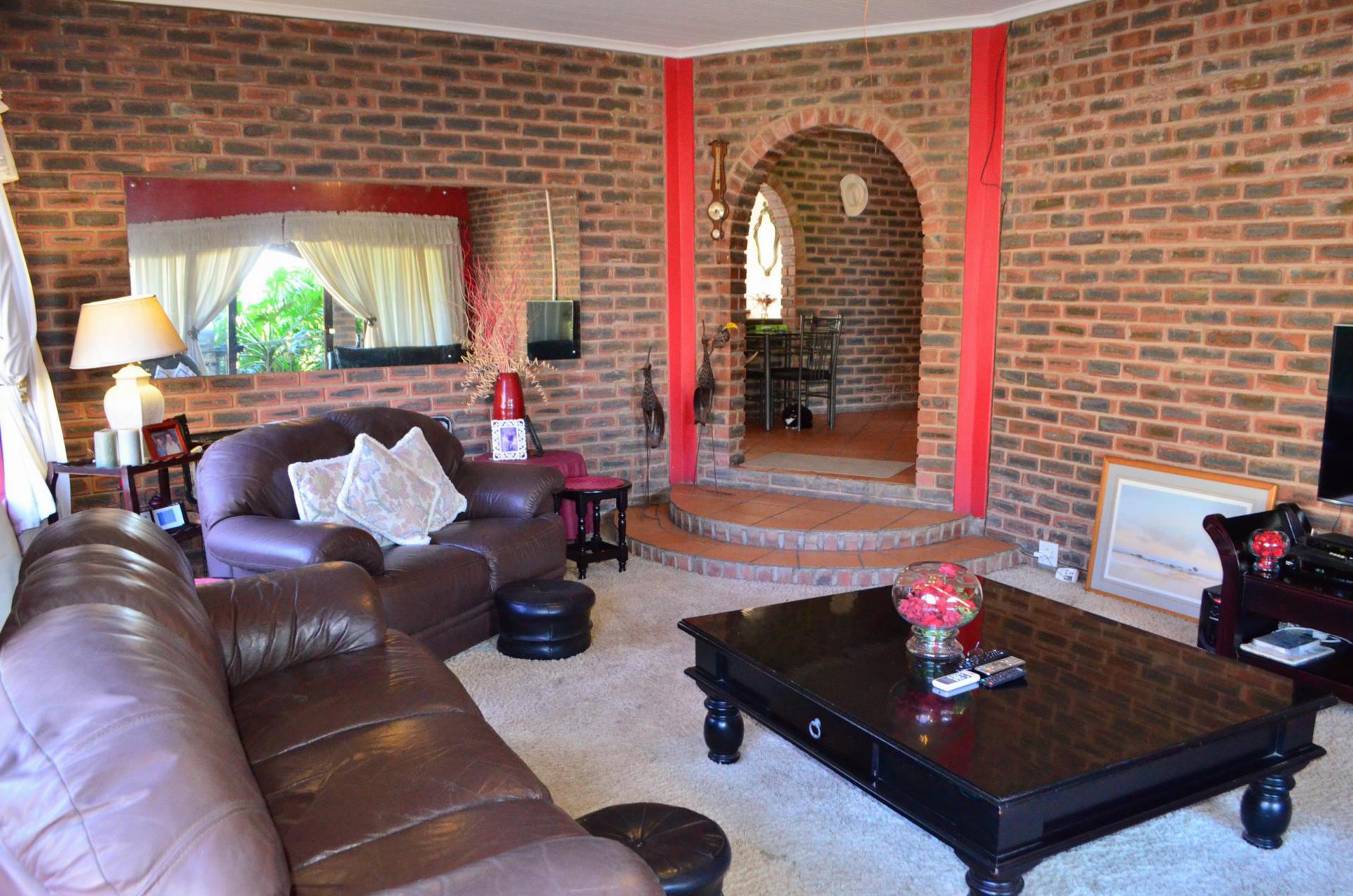 Lounges - 63 square meters of property in Scottburgh