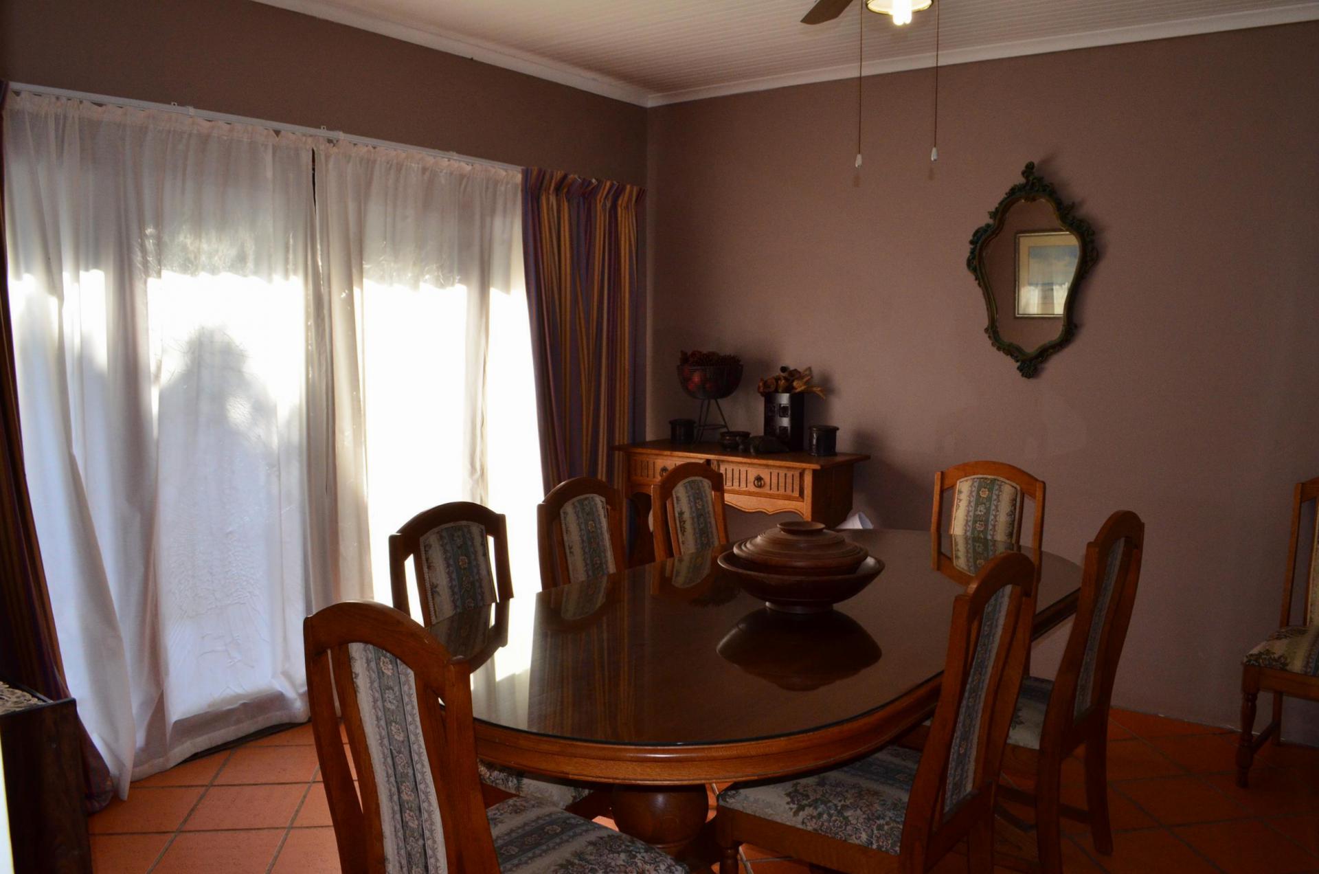Dining Room - 18 square meters of property in Scottburgh