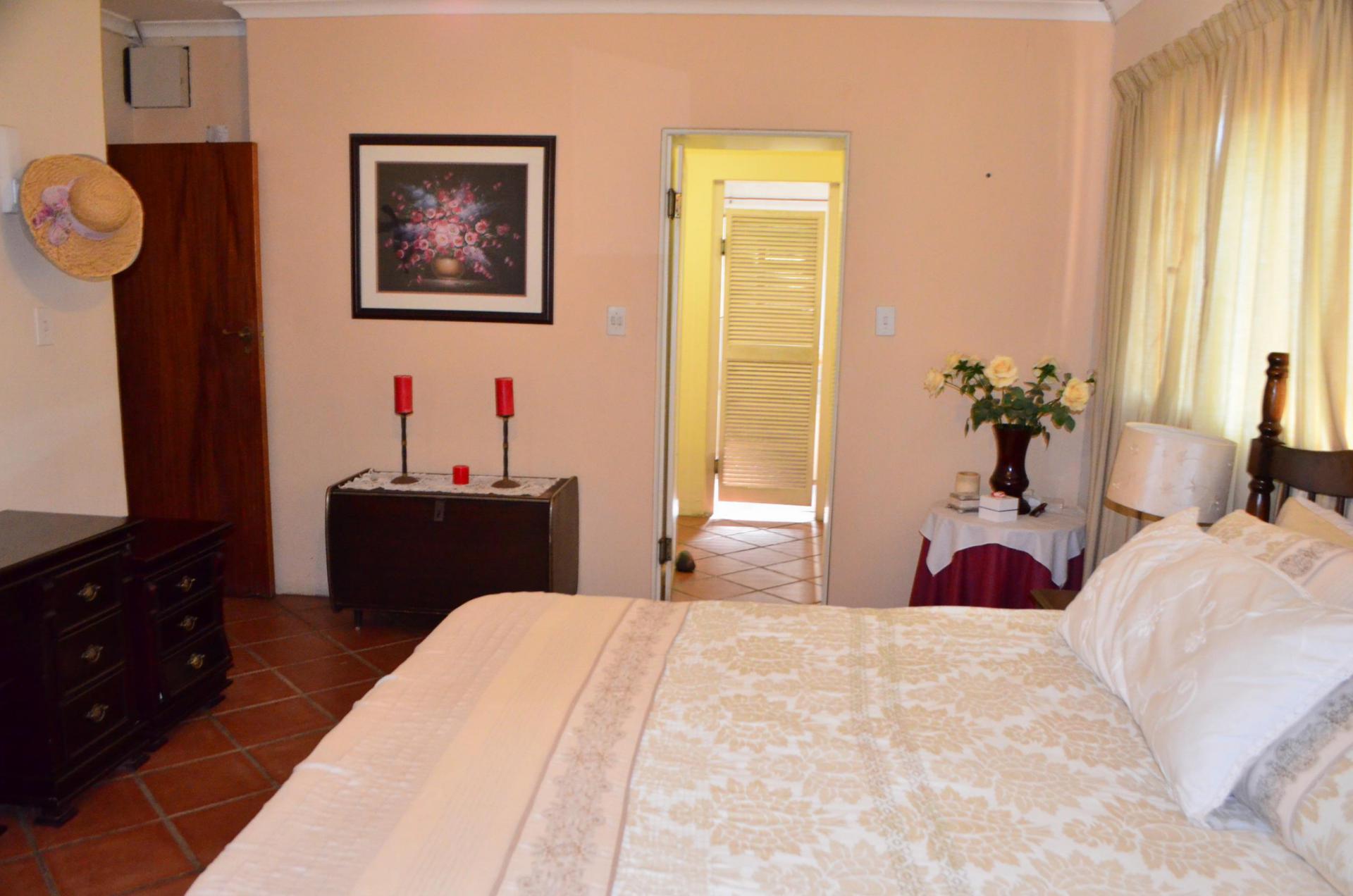 Main Bedroom - 34 square meters of property in Scottburgh