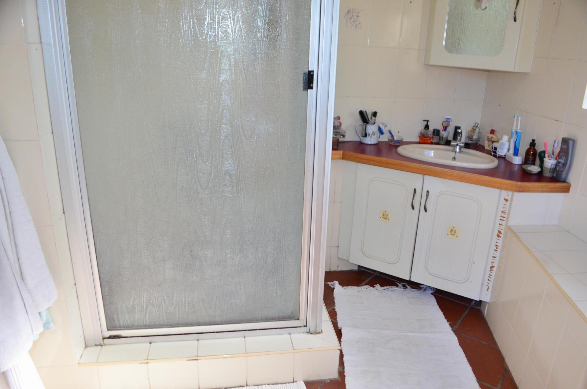 Bathroom 1 - 9 square meters of property in Scottburgh