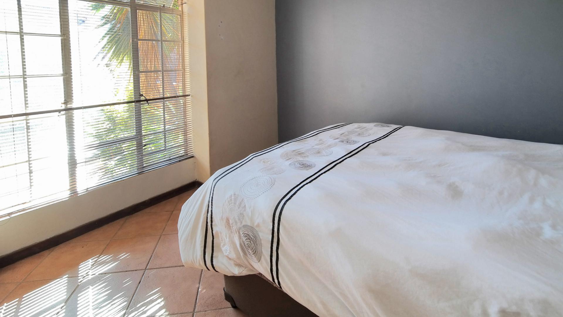 Main Bedroom - 12 square meters of property in Mooikloof Ridge