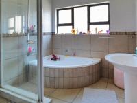 Bathroom 1 - 6 square meters of property in Woodhill Golf Estate