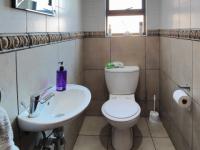 Guest Toilet - 3 square meters of property in Woodhill Golf Estate