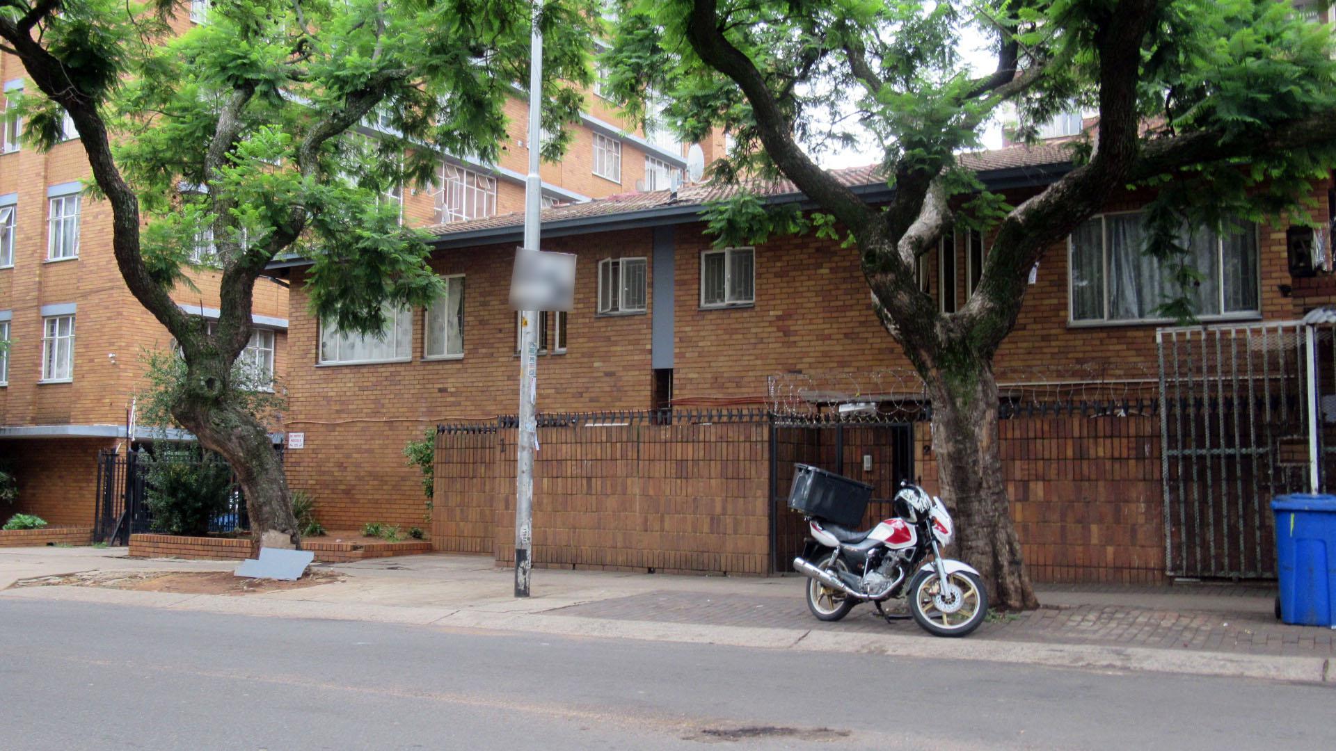 Front View of property in Sunnyside