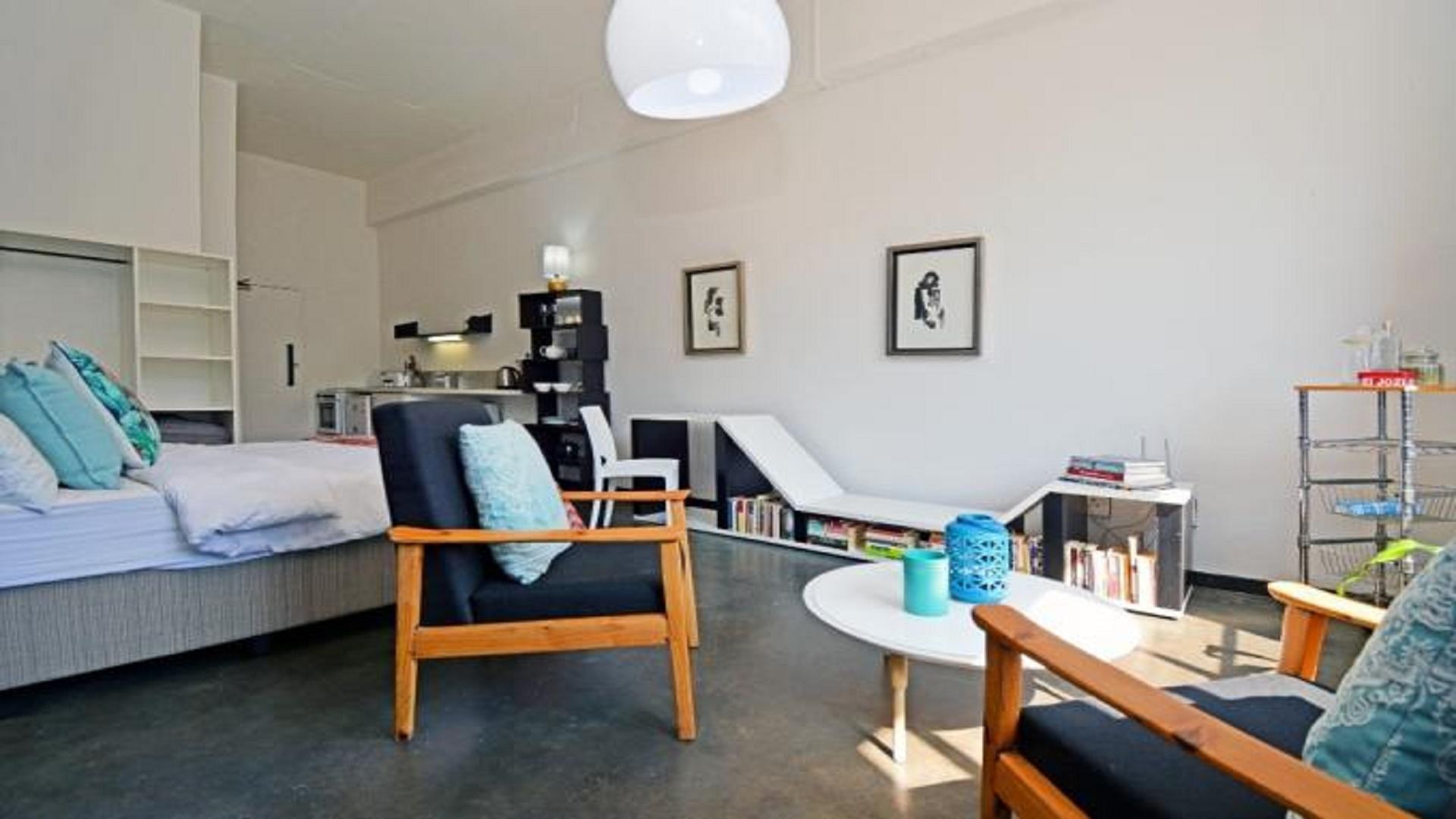 Lounges of property in City and Suburban