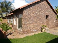 3 Bedroom 2 Bathroom Simplex for Sale for sale in Amberfield