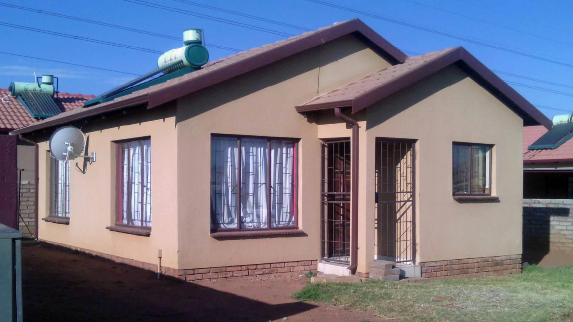 Front View of property in Soshanguve