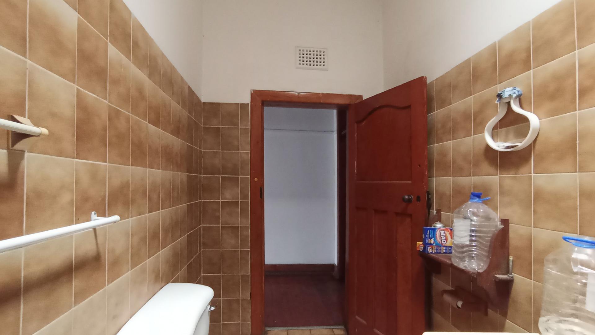 Bathroom 1 - 14 square meters of property in Brixton