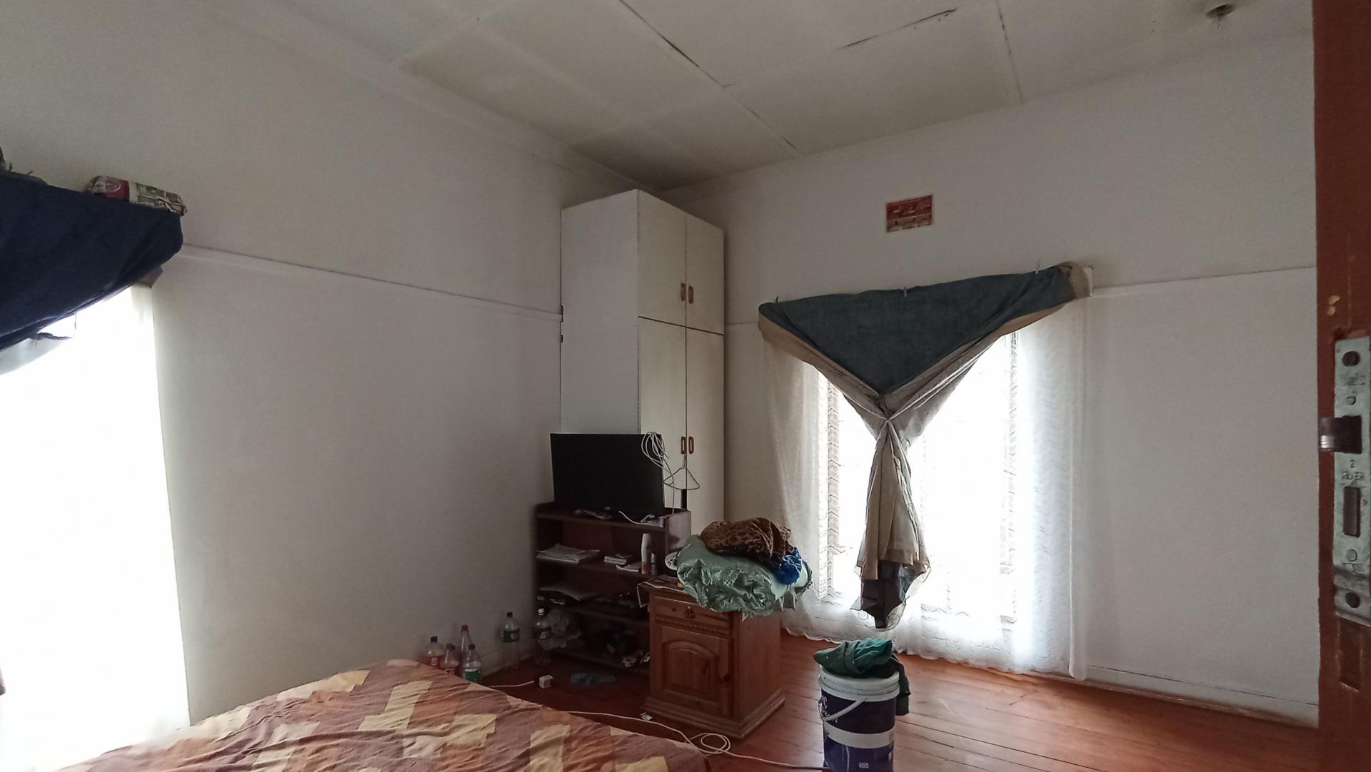 Bed Room 1 - 64 square meters of property in Brixton