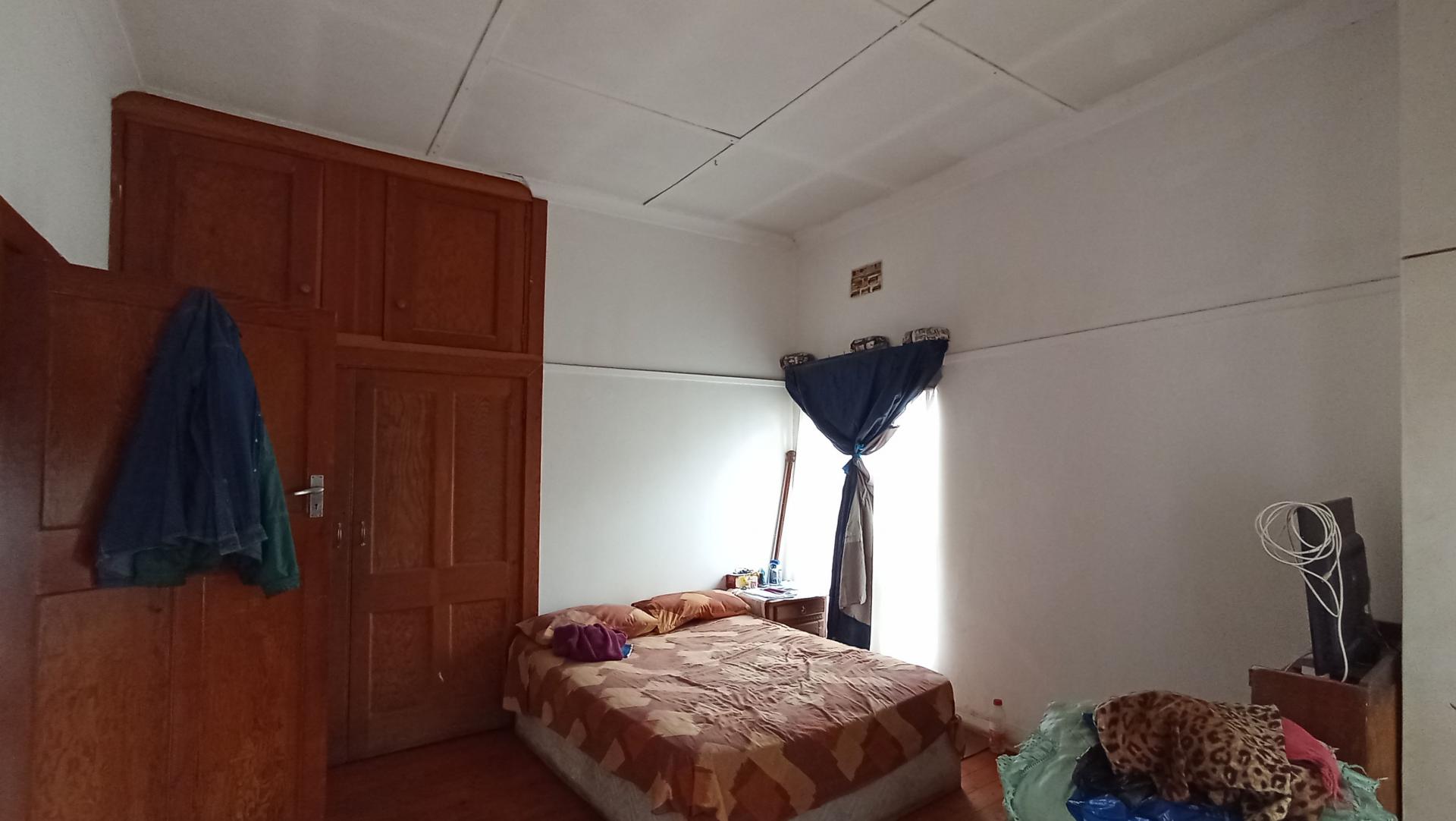 Bed Room 1 - 64 square meters of property in Brixton