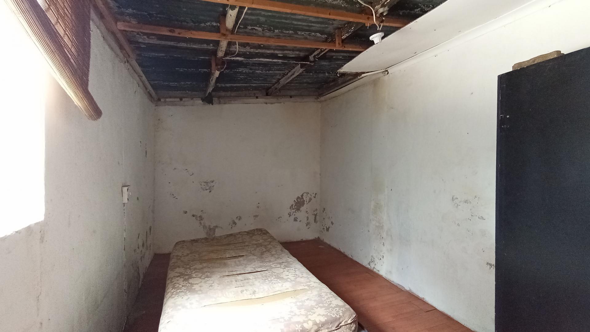 Bed Room 1 - 64 square meters of property in Brixton