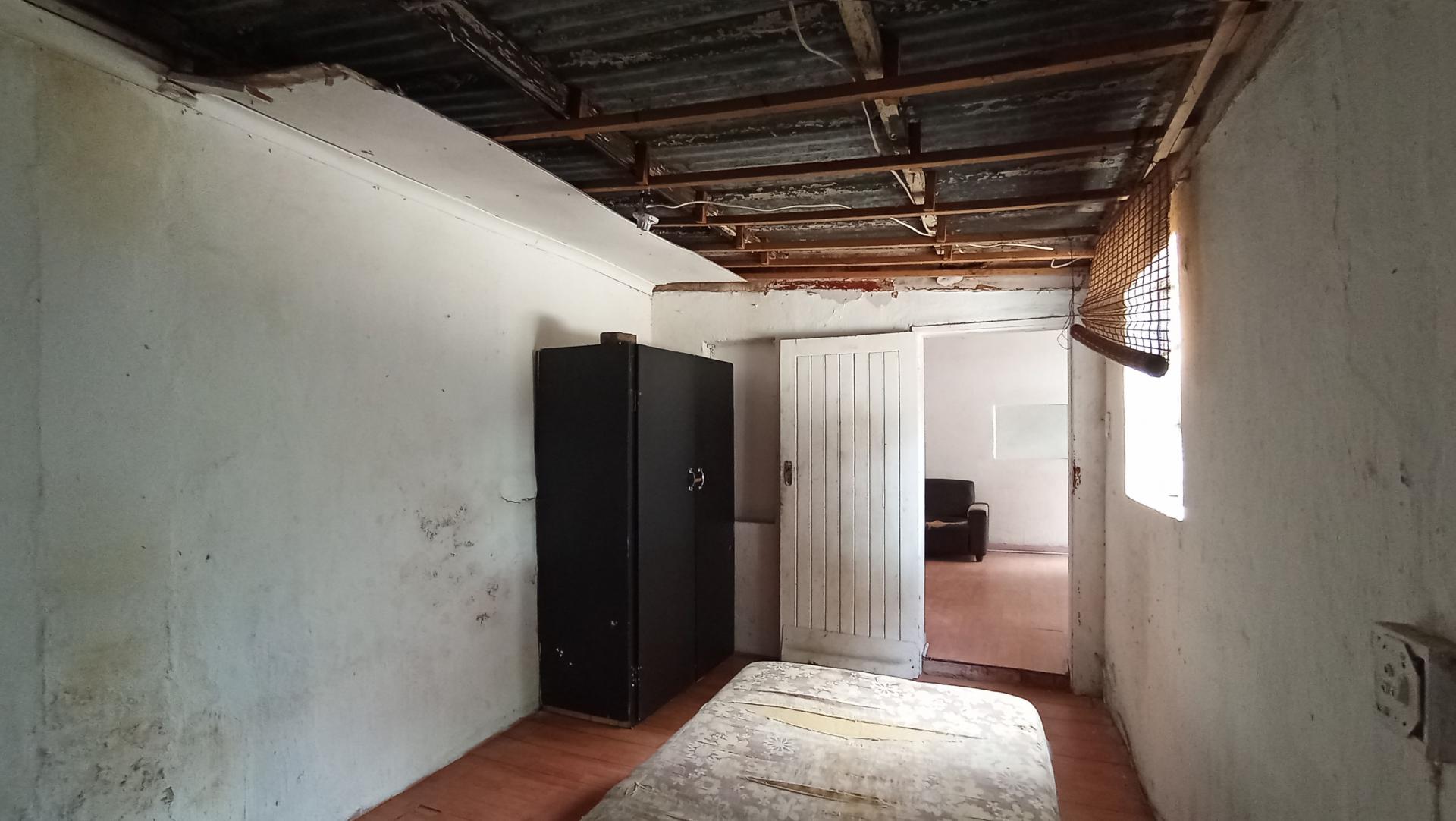 Bed Room 1 - 64 square meters of property in Brixton