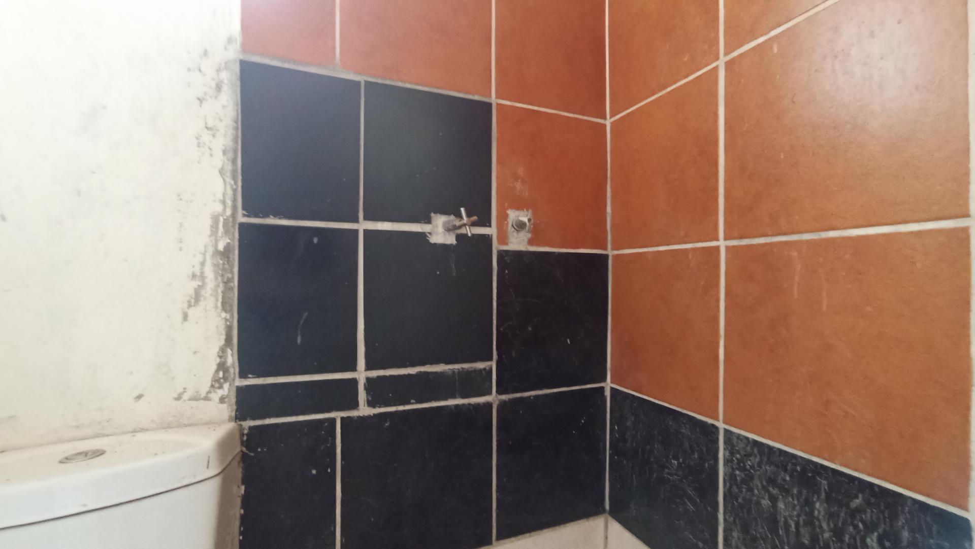 Bathroom 1 - 14 square meters of property in Brixton