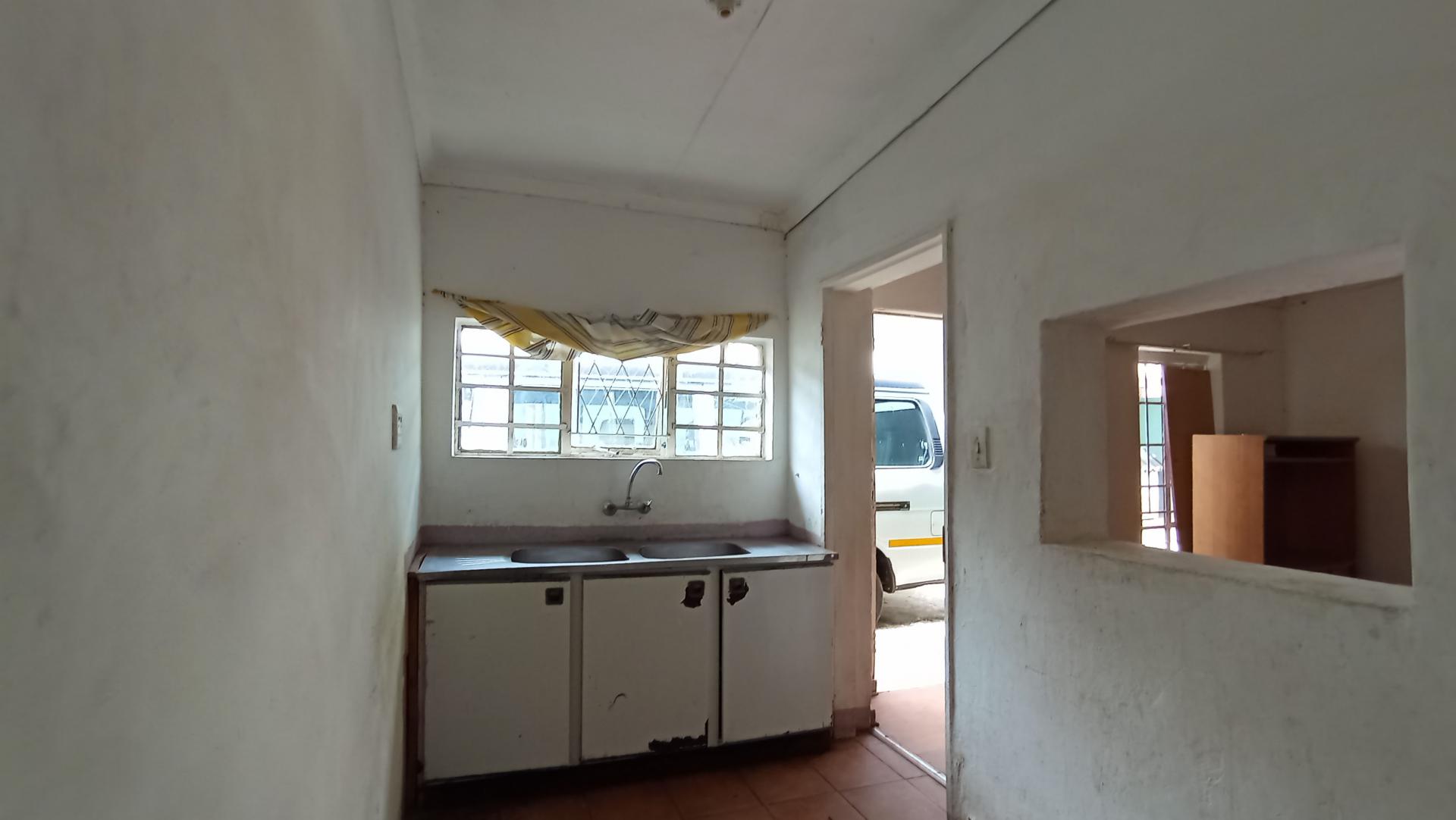 Kitchen - 38 square meters of property in Brixton