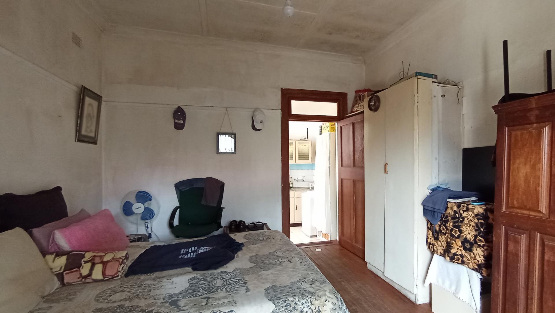 Bed Room 1 - 64 square meters of property in Brixton