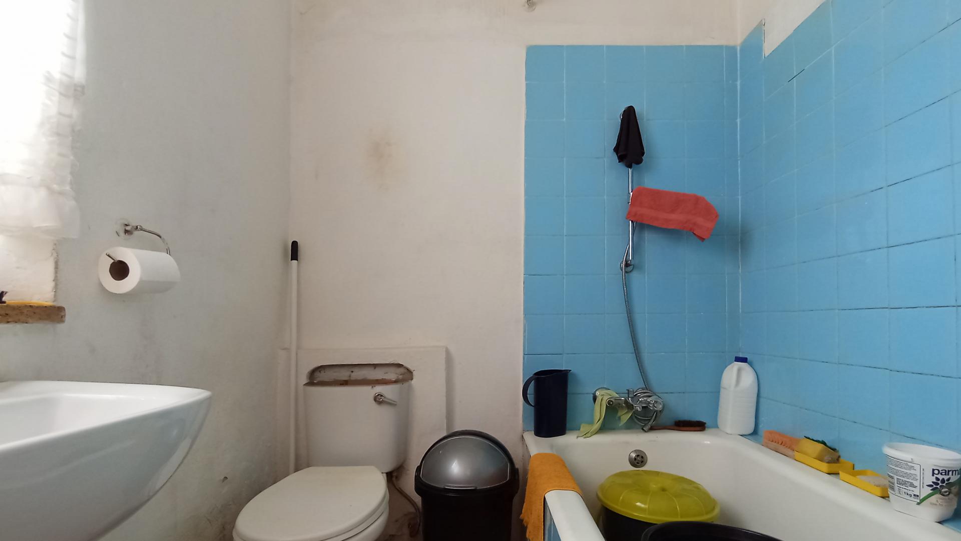 Bathroom 1 - 14 square meters of property in Brixton