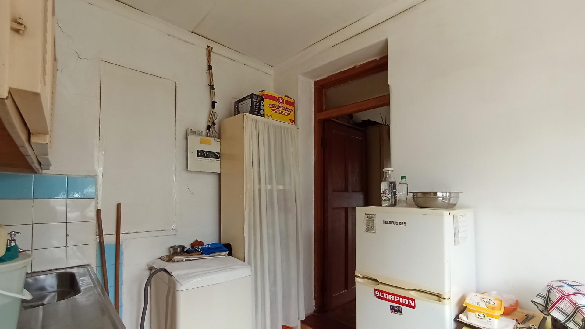 Kitchen - 38 square meters of property in Brixton