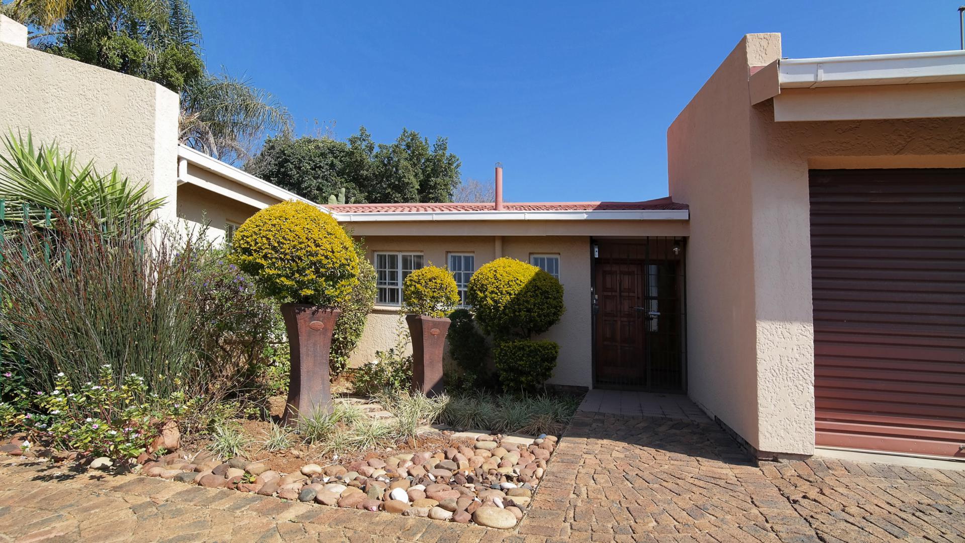 Front View of property in Constantia Glen