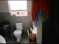 Main Bathroom - 17 square meters of property in Ennerdale