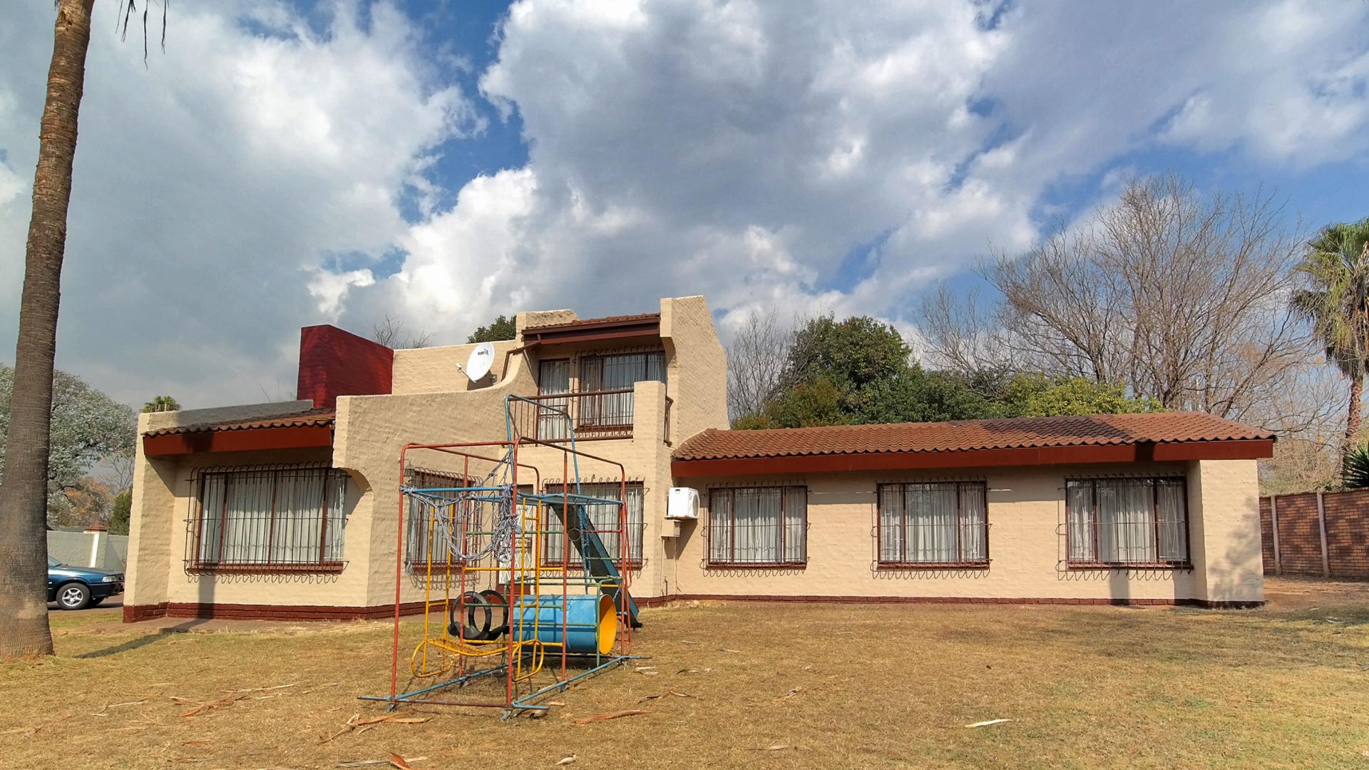 Front View of property in Willow Park Manor