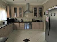 Kitchen - 18 square meters of property in Summerset