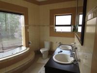 Main Bathroom - 11 square meters of property in Summerset